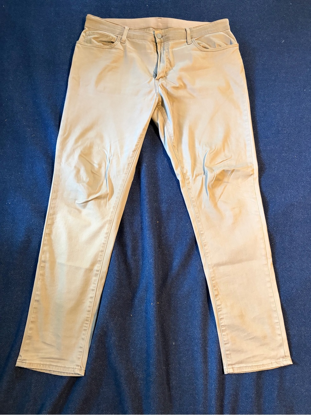Uniqlo EZY Jeans Men's Chinos in khaki, size XL (36-39 inch waist)